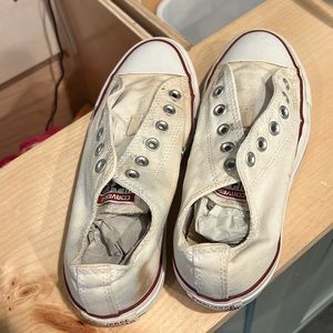 Women’s size 8 converse